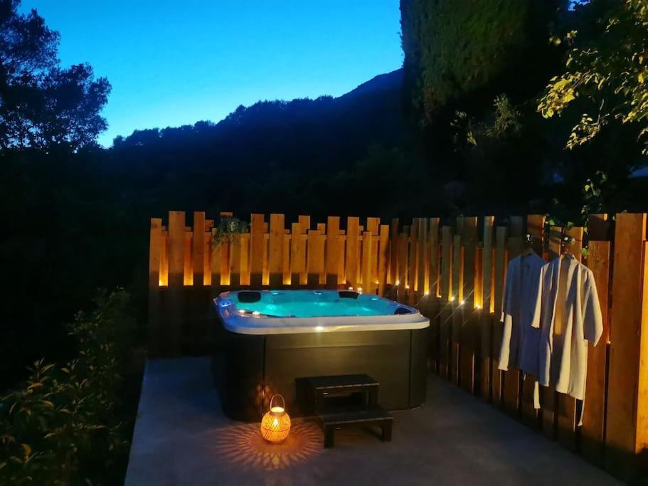 Maison à la campagne avec SPA et piscine Tourrettes-sur-Loup Esterno foto